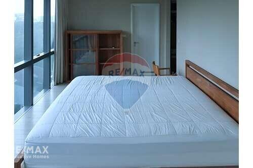 Duplex 2 bedrooms modern in prim Asoke.