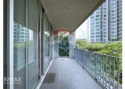 Duplex Penthouse 4+1 bedrooms Close to Thonglor BTS.