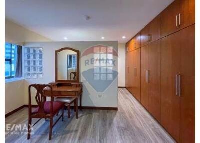 Large 3 Bedrooms cat friendly in Phrom Phong.