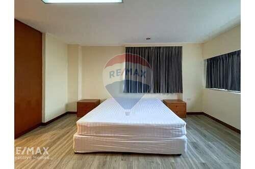 Large 3 Bedrooms cat friendly in Phrom Phong.