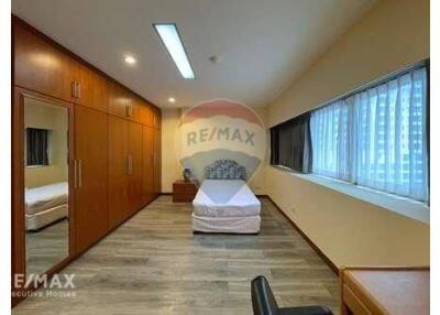 Large 3 Bedrooms cat friendly in Phrom Phong.