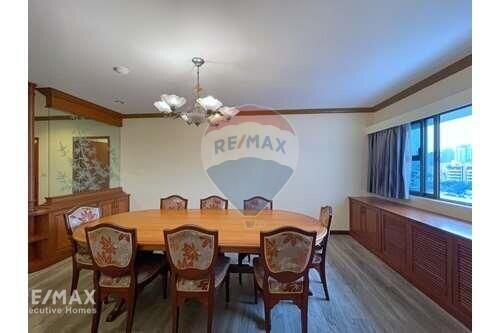 Large 3 Bedrooms cat friendly in Phrom Phong.