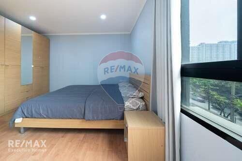 Luxurious 2-Bedroom Condo at Lumpini Ville Sukhumvit 77 - Fully Renovated & For Sale!