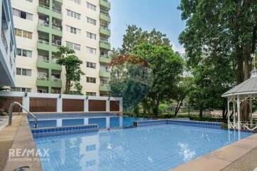 Luxurious 2-Bedroom Condo at Lumpini Ville Sukhumvit 77 - Fully Renovated & For Sale!