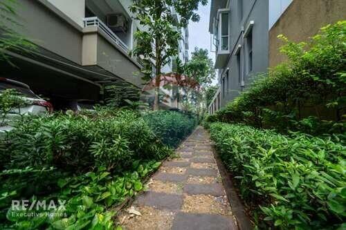 Luxurious 2-Bedroom Condo at Lumpini Ville Sukhumvit 77 - Fully Renovated & For Sale!