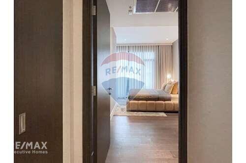 Luxurious 2-bedroom condo in prime Thonglor location.