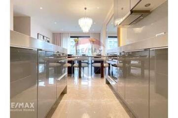 Luxurious 2-bedroom condo in prime Thonglor location.