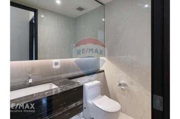 Luxurious 2-bedroom condo in prime Thonglor location.