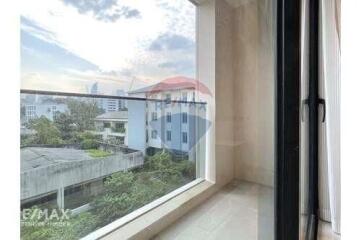 Luxurious 2-bedroom condo in prime Thonglor location.