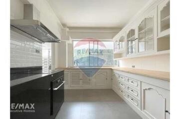 Pet Friendly Condo for Rent in Thonglor - Newly Renovated 3 Bedrooms, 300 Sqm.