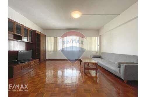 Luxurious Pet-Friendly 3-Bed Condo in Thonglor - Newly Renovated