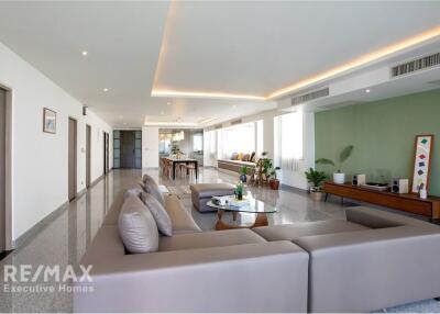 Spacious Modern 3-bedroom apartment with upgraded features and furnishings for rent; Location very close to international schools: St. Andrews, Wells, Bangkok Prep, Shrewsbury.
