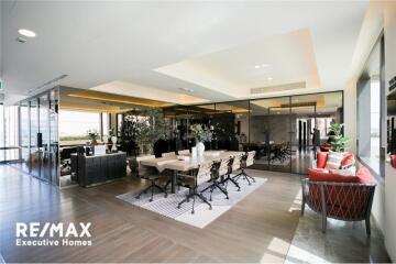 A beautiful unit with an effortlessly accessible condominium to BTS and MTR Asoke in the Sukhumvit area.