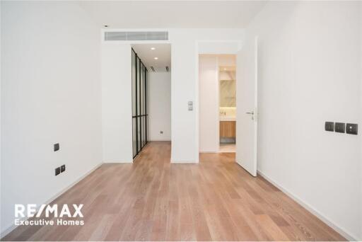 A beautiful unit with an effortlessly accessible condominium to BTS and MTR Asoke in the Sukhumvit area.