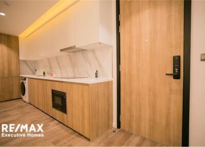 A beautiful unit with an effortlessly accessible condominium to BTS and MTR Asoke in the Sukhumvit area.