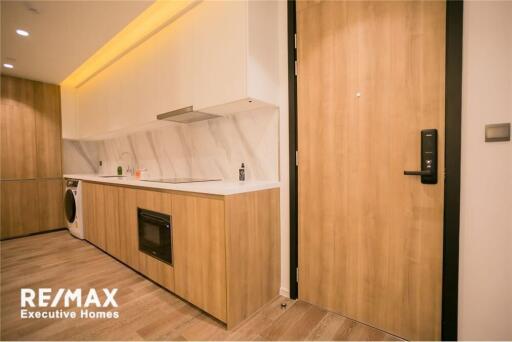 A beautiful unit with an effortlessly accessible condominium to BTS and MTR Asoke in the Sukhumvit area.