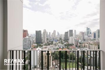 A beautiful unit with an effortlessly accessible condominium to BTS and MTR Asoke in the Sukhumvit area.