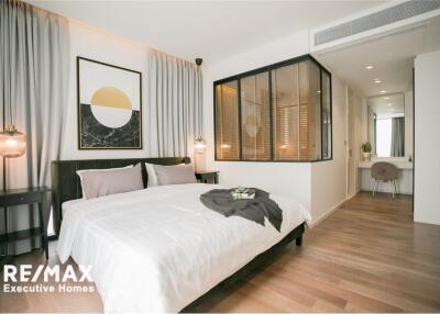 A beautiful unit with an effortlessly accessible condominium to BTS and MTR Asoke in the Sukhumvit area.