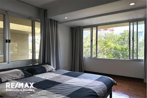 Lovely unit homey style; easy walk nearby convenient store, supermarket, restaurants, and pet friendly in Thonglor.