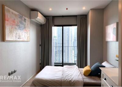 A nice corner room with effortlessly access condominium to BTS Ekkamai and Sukhumvit area.