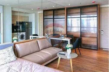 Effortlessly access condominium to BTS Phrom Phong and Sukhumvit area.