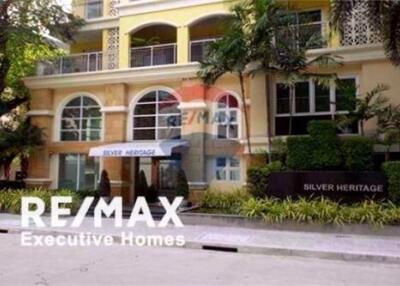 Homey and Pet friendly located in a quiet area very nice neighborhood with only 5 minutes walk to BTS Thonglor.