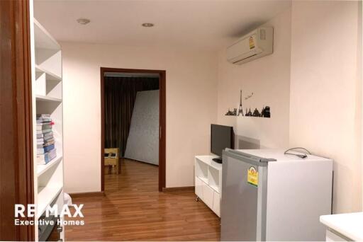 PG 2 condominium only 5 mins walk from MRT Rama 9 for sale with the tenant guaranteed returns.