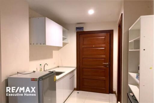 PG 2 condominium only 5 mins walk from MRT Rama 9 for sale with the tenant guaranteed returns.