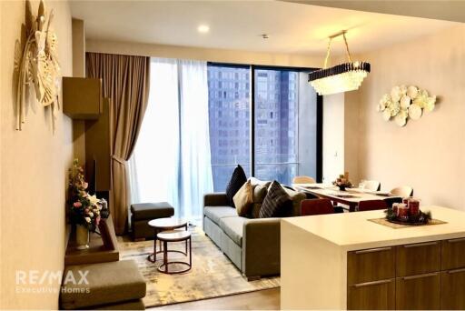 A luxury furnished unit located in a prime area of Asoke only 10 minutes walk to BTS Asoke.