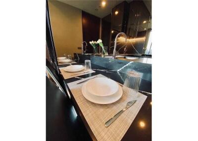 A fully luxury-furnished unit condominium on Sukhumvit 36 is the most convenient access to anywhere in Bangkok.
