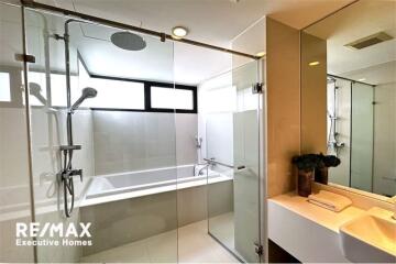 "Luxurious 2BR Condo in Central Bangkok - Rent Today!"