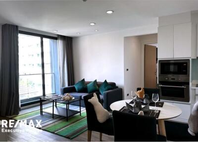 A pet-friendly luxury furnished condominium located in Thong Lor only 10 minutes walk by BTS Thong Lor.