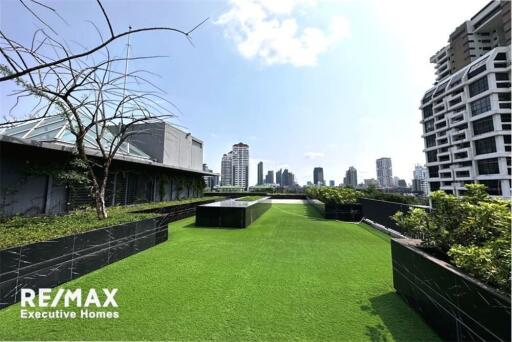 Luxurious 3-Bedroom Condo with Stunning Views in Sukhumvit 49/Thonglor 13