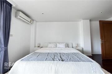 Homey and Pet-friendly condominium located in a quiet area very nice neighborhood with only 5 minutes walk to BTS Thonglor.