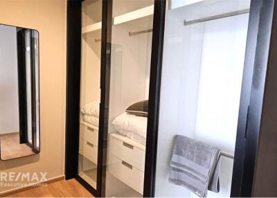 A fully furnished unit 9 min walk to Phrom Phong BTS Station.