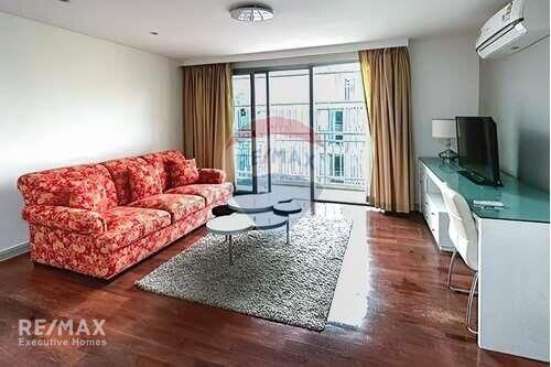 A fully furnished unit condominium at 49 Plus is located on Sukhumvit 49 about 12 minutes from BTS Thong Lor.