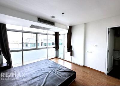 Effortlessly access condominium to BTS Phrom Phong and Sukhumvit area.