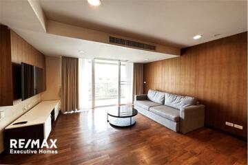 An apartment unit that is homey and furnished in a low-rise building 15 mins walk to BTS Thonglor.