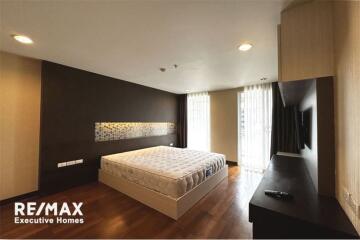 An apartment unit that is homey and furnished in a low-rise building 15 mins walk to BTS Thonglor.