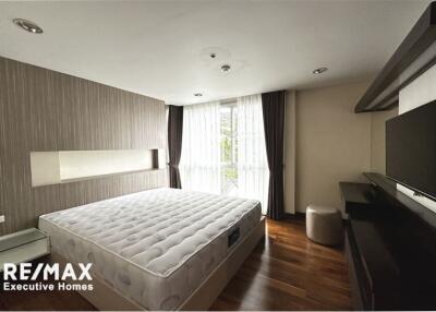 An apartment unit that is homey and furnished in a low-rise building 15 mins walk to BTS Thonglor.