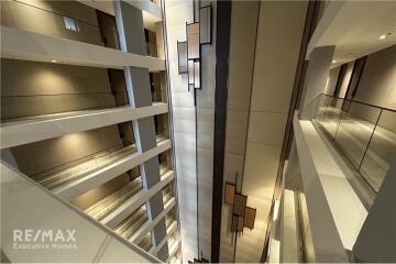 A contemporary luxury unit with an effortlessly accessible condominium to BTS Thonglor.