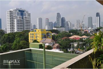 The Oriental Tower: Perfect for Families with a Close-knit Community and Airy, Bright Units