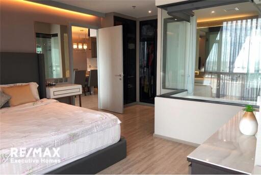 Experience Ultimate Luxury in this Exquisitely Decorated Room with Seamless Access to BTS Ekkamai