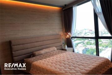 Experience Ultimate Luxury in this Exquisitely Decorated Room with Seamless Access to BTS Ekkamai