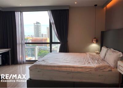 Experience Ultimate Luxury in this Exquisitely Decorated Room with Seamless Access to BTS Ekkamai