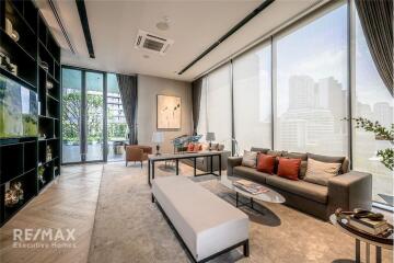 Sophisticated Condo with BTS Thong Lo Access, 17 Mins Walk Away