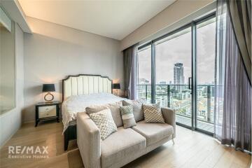 Sophisticated Condo with BTS Thong Lo Access, 17 Mins Walk Away