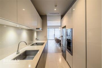 Sophisticated Condo with BTS Thong Lo Access, 17 Mins Walk Away