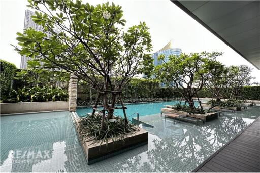 Sophisticated Condo with BTS Thong Lo Access, 17 Mins Walk Away