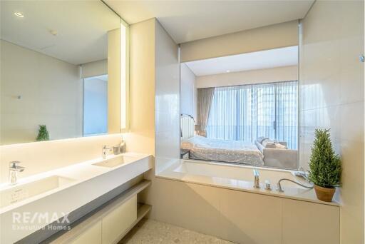 Sophisticated Condo with BTS Thong Lo Access, 17 Mins Walk Away